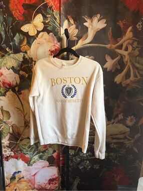 Unisex Small Boston Sweatshirt in GUC